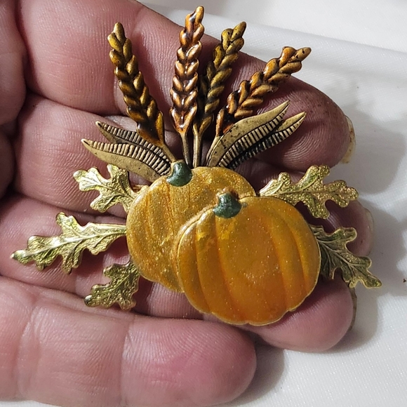 Vtg  Layered Metal Enamel Pumpkin Autumn Fall  Pin Brooch - Picture 2 of 3